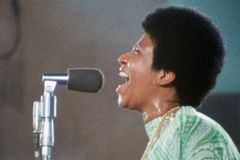Aretha Franklin Sings Sweet Sounds, Recalls Roots in ‘Amazing Grace’ Documentary
