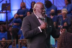 TD Jakes suffers ‘slight health incident’ during Sunday sermon after praying Psalm 19:14