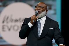 T.D. Jakes suffers health incident during sermon at Dallas church | Baptist Press