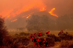 Malibu neighborhoods evacuate amid Southern California fire