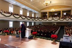 ‘Speak constantly of Jesus,’ Mohler tells graduates | Baptist Press