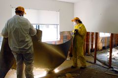 Students, volunteers help save housing complex | Baptist Press