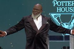 TD Jakes reveals he almost died in emotional return to pulpit after surgery