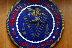Appeals court strikes down U.S. net neutrality rules