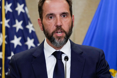 Special counsel resigns after reporting on Trump probes