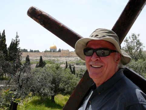 Arthur Blessitt, evangelist with carried wooden cross around the world, dies at 84