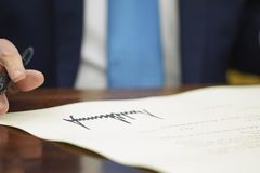 Trump pens executive orders on bureaucratic reform, immigrant funding