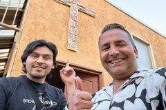 Obedience in airport leads to new disciple | Baptist Press