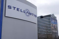 Carmakers, Mexican goods get monthlong US tariff break