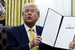 Trump signs order narrowing student loan program