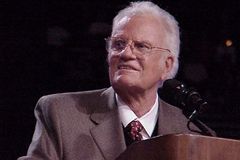 Billy Graham calls thousands to Christ during record-breaking Calif. harvest | Baptist Press