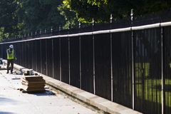 Wiggling kid defeats White House fence, is gently retrieved