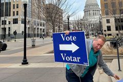 Tight state elections underway in Wisconsin, Florida