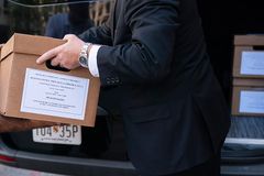 Zuckerberg denies FTC claims of Meta monopoly in antitrust trial