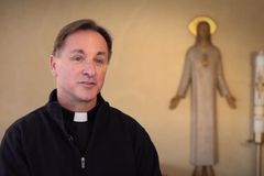 Illinois priest reinstated after being cleared of sex abuse allegations