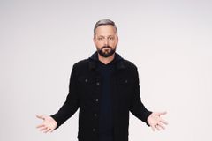 Nate Bargatze Will Host the 2025 Emmy Awards - RELEVANT