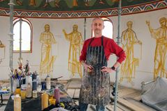 From 65 Feet Above the Altar, Ukrainian Master Races To Finish Texas Church’s Easter Icon