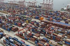 Trump to scale back some import tariffs for automakers