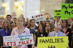 Federal court restores Utah polygamy ban
