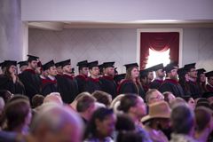 Dew reminds graduates of ‘essentials’ for ministry | Baptist Press
