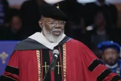 TD Jakes warns college graduates about AI, saying it’s impossible to prepare for 'what’s next'