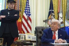 Musk threatens to decommission spacecraft during public break with Trump