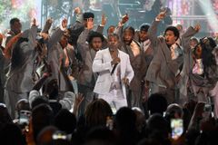 Kirk Franklin Wins the BET Ultimate Icon Award and Then Takes the Show to Church - RELEVANT