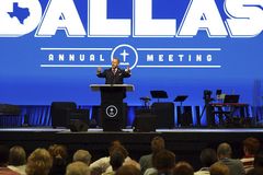 SBC votes not to double down on male pastors rule
