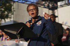 LA police conduct mass arrests after five days of protests