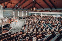 What Church Do You Attend? Maybe More Than One, Survey Finds