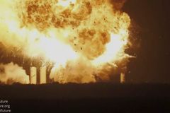 Starship ground test ends in white light, orange fireball