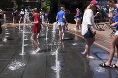Sweltering temperatures hit eastern U.S.