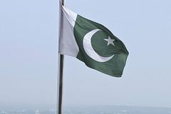 Car bomb in Pakistan kills 13 soldiers