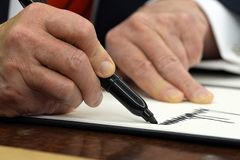 SCOTUS lets Trump continue mass government layoffs for now