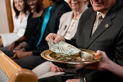 Most churches still pass the plate to collect offerings, Lifeway survey finds