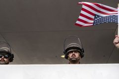 U.S. pulls half of National Guard troops from LA