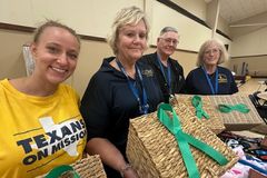 Texans on Mission gives grieving parents baskets of blessing | Baptist Press