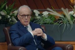 John MacArthur reportedly expressed assurance of salvation on death bed: 'I feel no sting'
