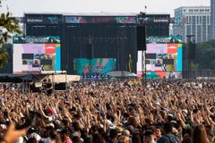 How to Attend Lollapalooza This Weekend Without Leaving Your Couch - RELEVANT