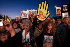 Hostage families escalate demonstrations against new Israeli Gaza offensive, call for nationwide protests