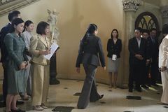 Thai court ousts prime minister from office