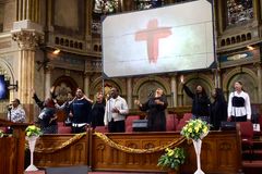 Chicago Churches Urge Calm Resistance Ahead of Expected Federal Intervention