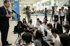 Hundreds of detained South Koreans return home