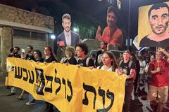 Air raid sirens interrupt anti-war protest on Netanyahu’s street