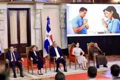 Dominican President Luis Abinader presides over worship at National Palace for Bible Day