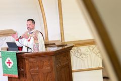 Chaplains attempt to break from Anglican Church in North America