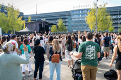 Zurich churches join together on national prayer day, drawing 1,000 for open-air worship and baptisms