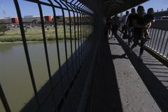 Father, son caught smuggling 300 guns to Mexico, Feds say