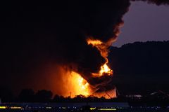 Crews responding to UPS plane crash in Louisville, Ky.