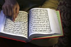 Clashing anti-Islam, pro-unity demonstrations occur in Michigan